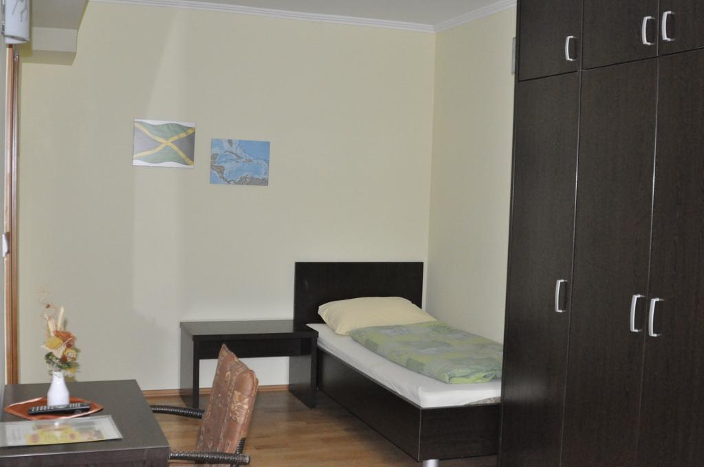 Guest House Mlada Lipa Марибор Екстериор снимка